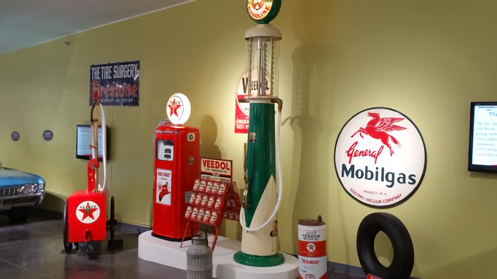 Click to Enlarge-Esc to Close EventPhotos/Route66/Route 66-LeMay Memorabilia rt 66.jpg